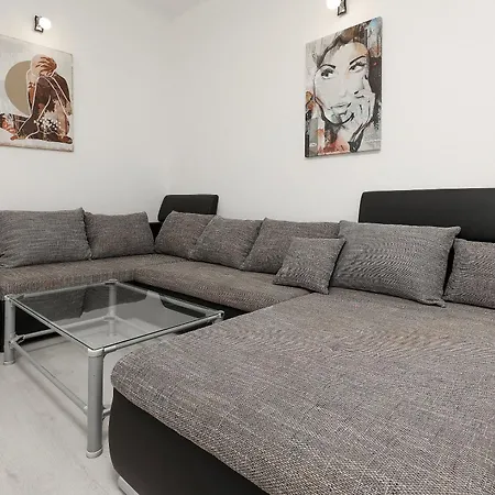 Danijela-center 1 Km Rijeka