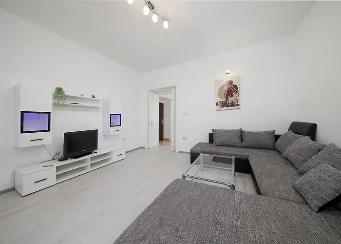 Danijela-center 1 Km *