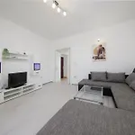 Danijela-center 1 Km *