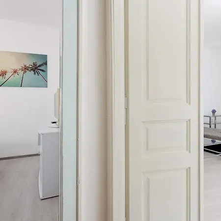 Danijela-center 1 Km *